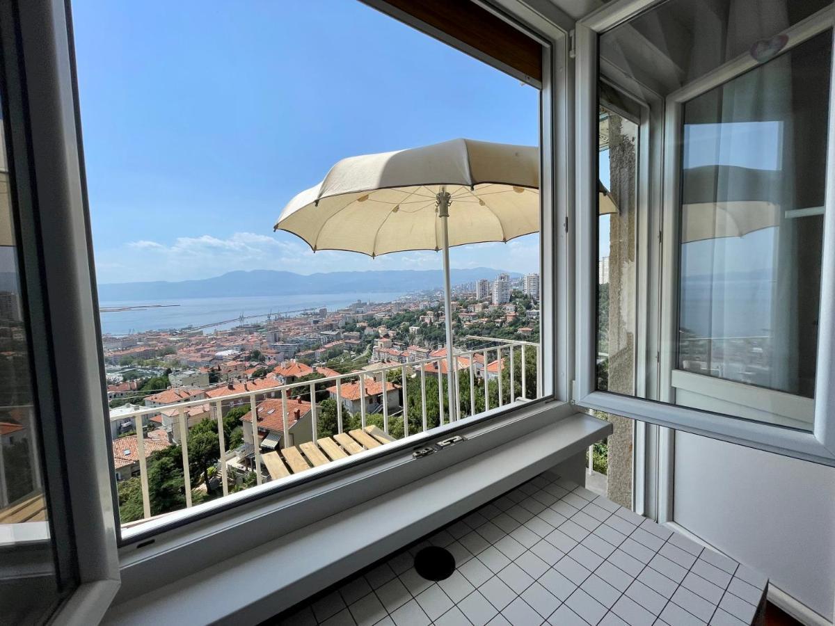Appartement Nona'S View With Balcony à Rijeka Extérieur photo
