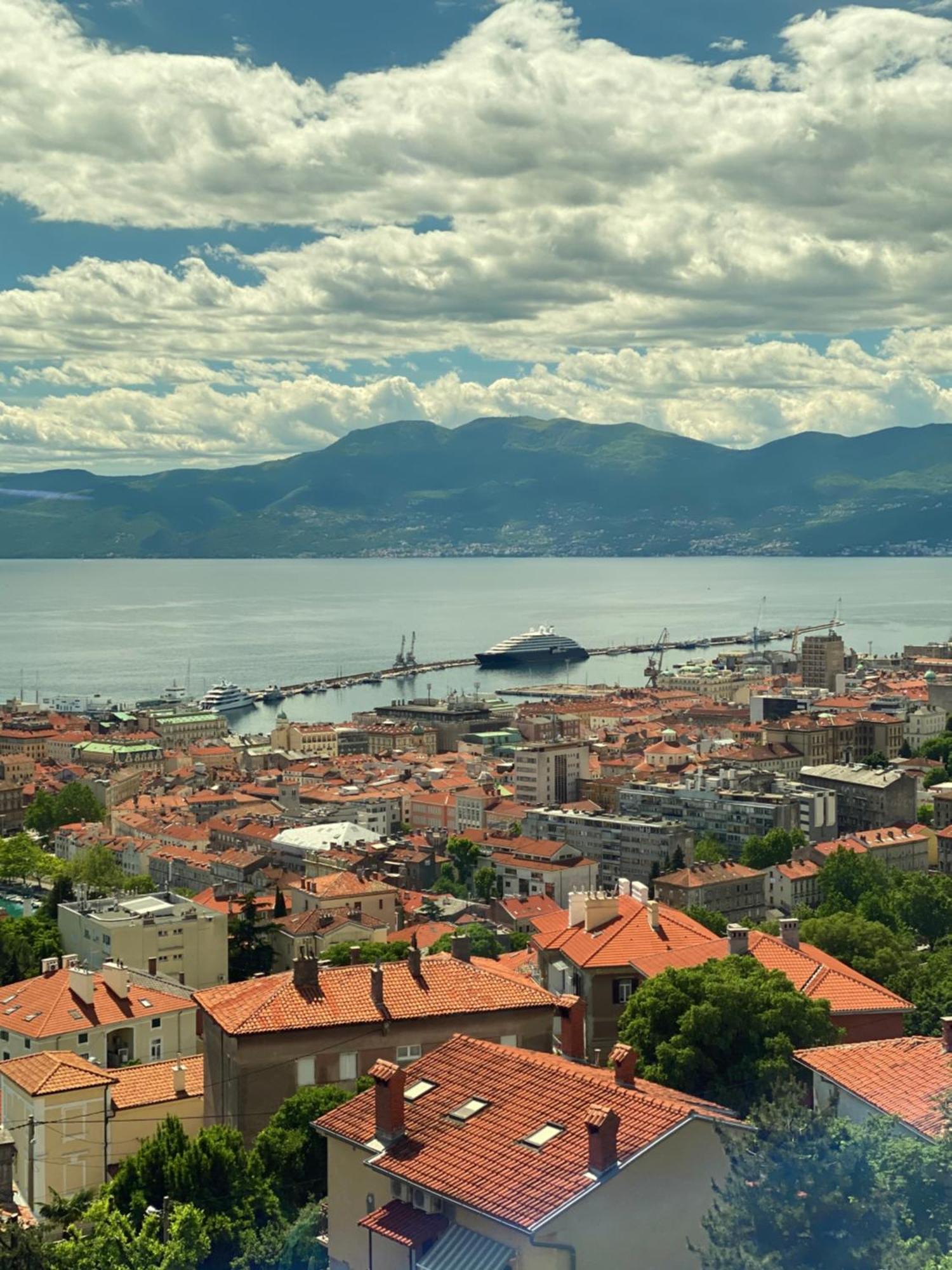 Appartement Nona'S View With Balcony à Rijeka Extérieur photo